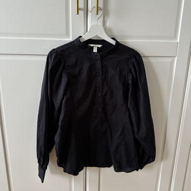 H&M black light summer blouse 