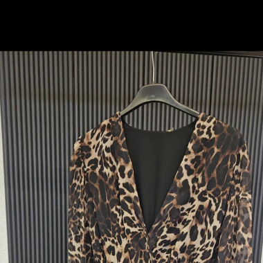 Kleid ganz neu