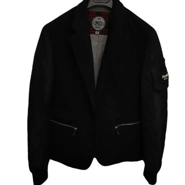Jacket with quilted sleeves