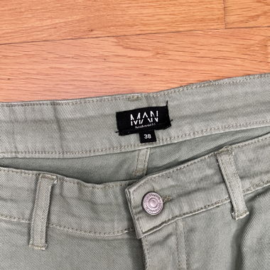 Jeans BOOHOOMAN vert olive 
