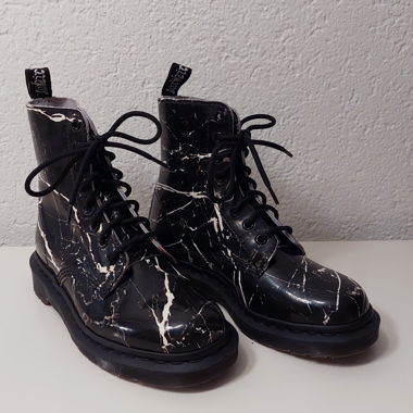 Dr. Martens 'Pascal Marble'  // 37