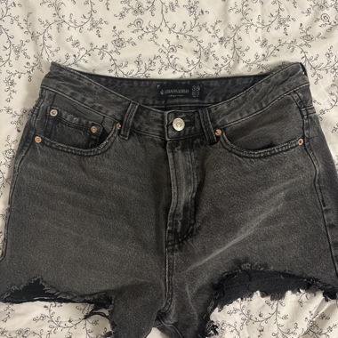 Short en jean noir Stradivarius