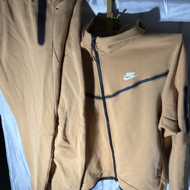 Set tuta Nike color cammello