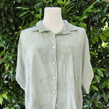 Kurzarm Musselinbluse mit Stickerei