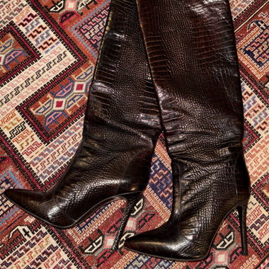 Bottes à talon haut en cuir façon crocodile marron