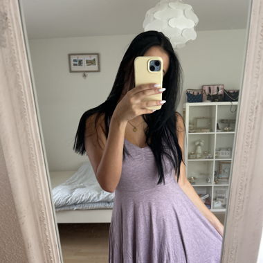 luftiges Sommerkleid in lila