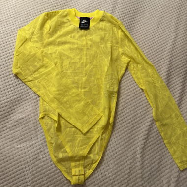 Nike Body aus gelber Spitze