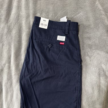 Short chino Levi’s bleu marine neuf – Taille W32