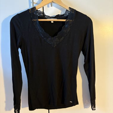 Top in pizzo nero 