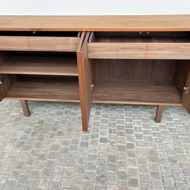 Credenza in legno con 2 ante
