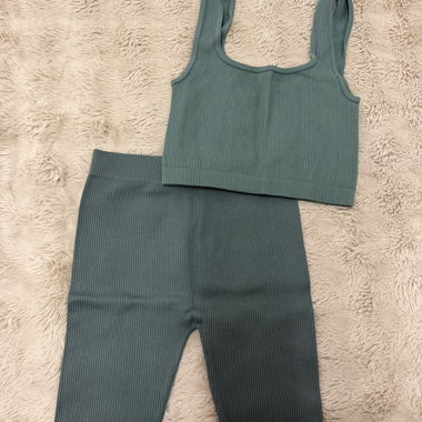 Ensemble top côtelé et shorts ZARA
