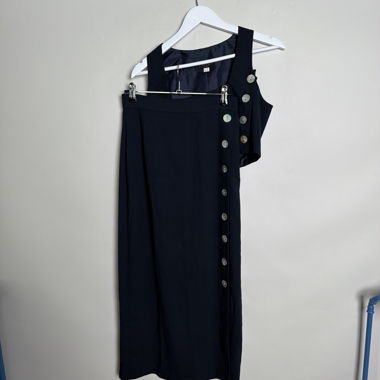 Completo blu navy con dettagli a bottoni