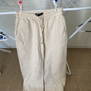 Pantaloni beige Zara