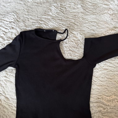 Black Ribbed Long-Sleeve Top