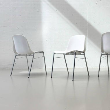 6 Stapelstühle Modell Nowy Styl in Weiss