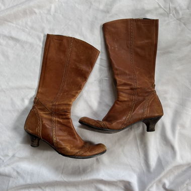 Brown leather boots with heel