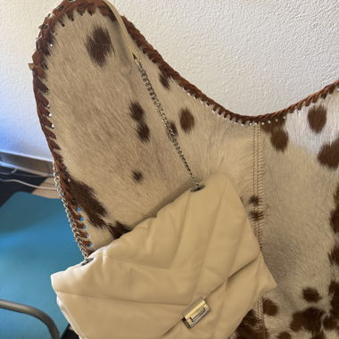 Weisse Handtasche 