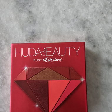 Huda Beauty Ruby Obsessions Palette
