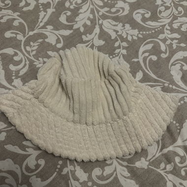 Cappello a secchiello crema