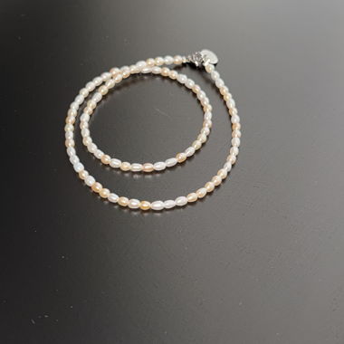 Collana di perle fatta a mano