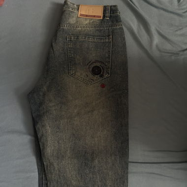 Jeans en denim brodes/ motif