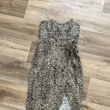 Kleid mit Animalprint Zara