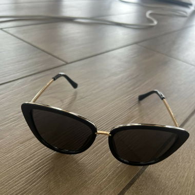 Sonnenbrille ungetragen