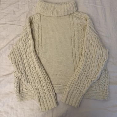 CUTE KNIT SWEATER