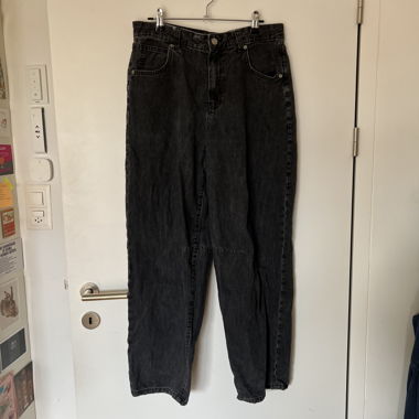 Black Barrel-Leg Jeans