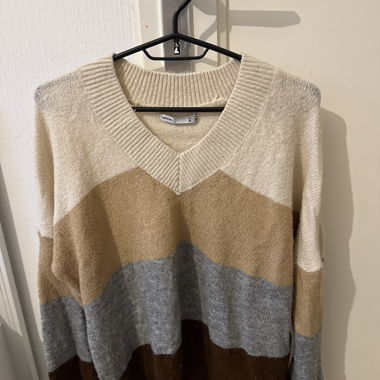 Maglione con scollo a V Colourblock