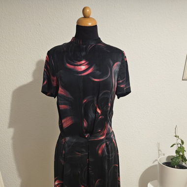 Kleid mit offenem Rücken & other stories