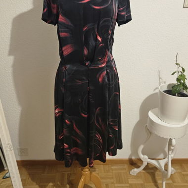 Kleid mit offenem Rücken & other stories