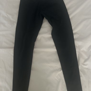 Black sports leggings
