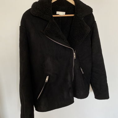 Giacca Nera in Ecopelliccia Shearling