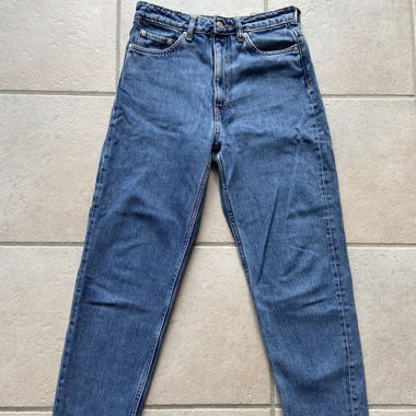 WEEKDAY Mom-Jeans bleu Grösse 27/28