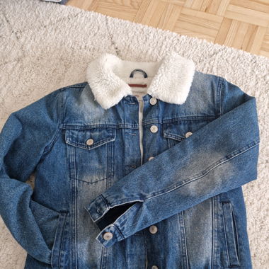 Jeansjacke mit Kunstfell