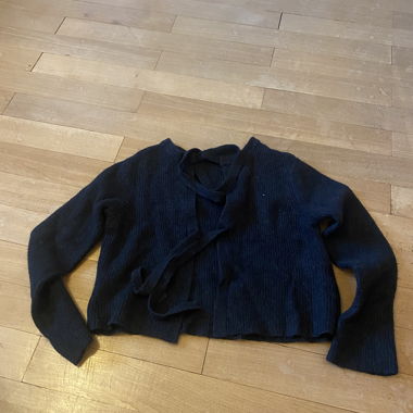 Maglione in maglia con nastri da annodare
