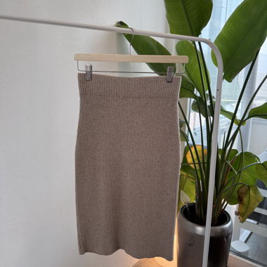 Pencil skirt beige
