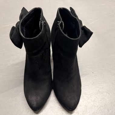 Black ankle boots with bow
