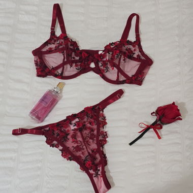 Completo intimo rosso a fiori