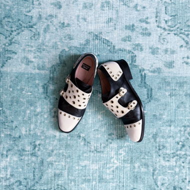 Loafer Moschino con occhielli e doppia fibbia