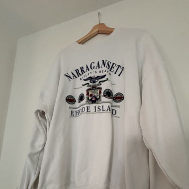Weisser Pulli mit Print