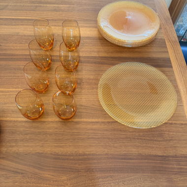 Bicchieri ambrati (8) & piatti Villeroy & Boch (6)