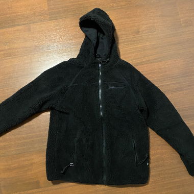 Schwarzer Fleece