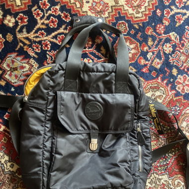 Original dr. Martens Rucksack in schwarz gelb 
