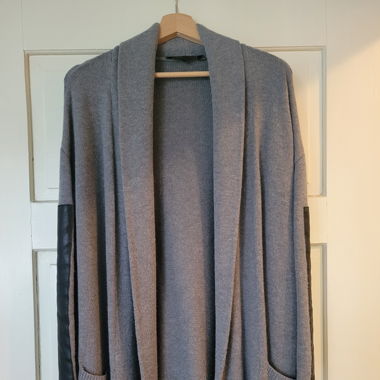 Lange Strickjacke, Grau von BCBG