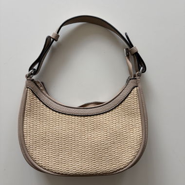 Beige raffia and faux leather shoulder bag