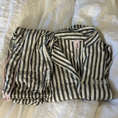 Victoria's Secret Pyjama-Set mit Streifen