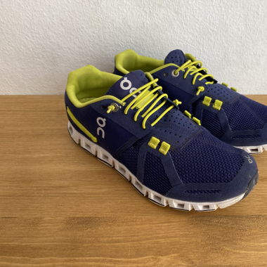 On Cloud Laufschuhe Gr. 38