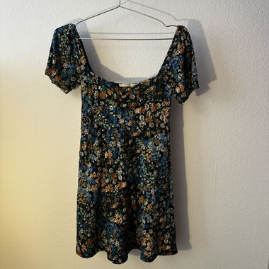 Floral dress with puff sleeves